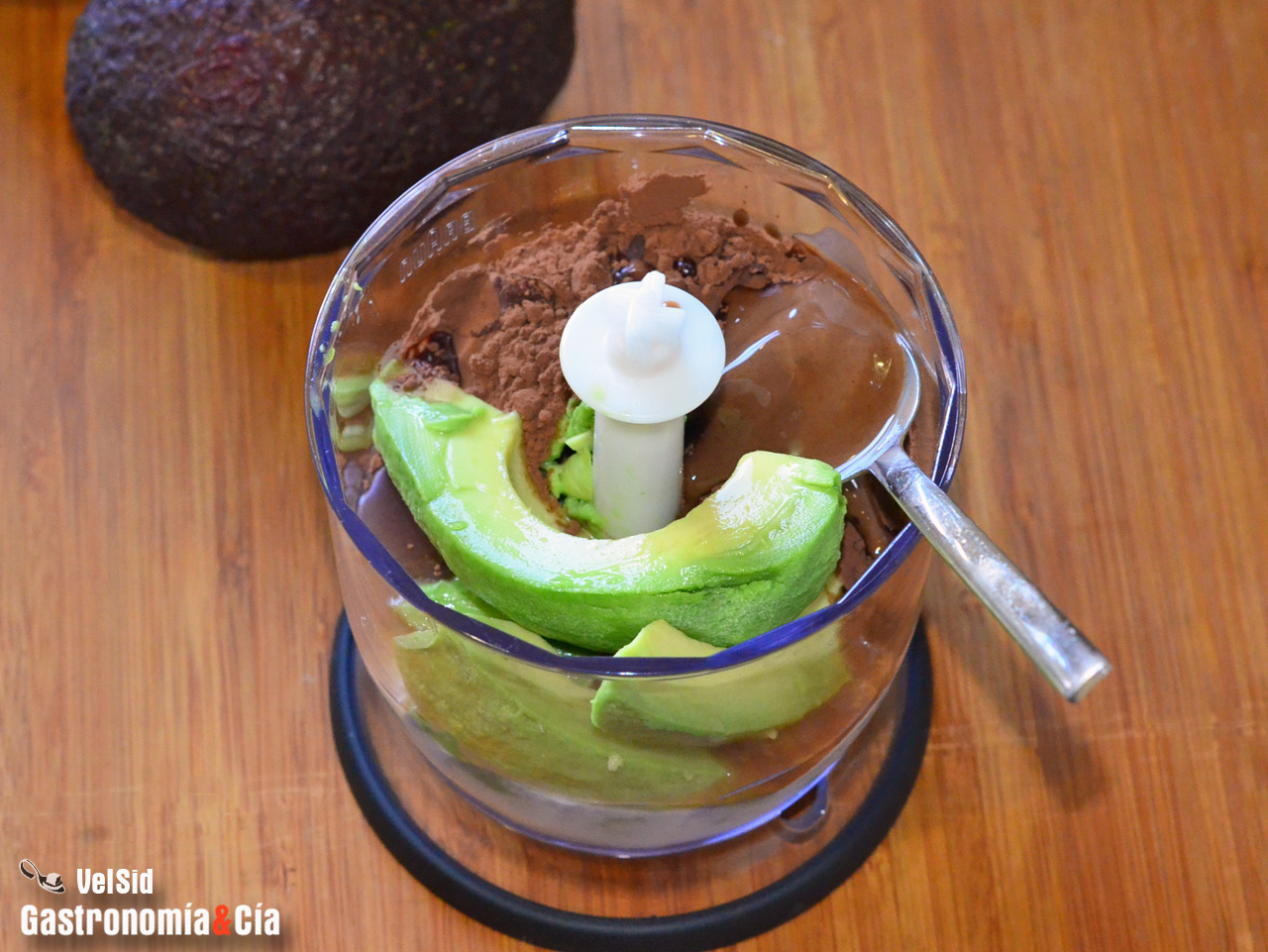 Mousse de aguacate, chocolate y avellana