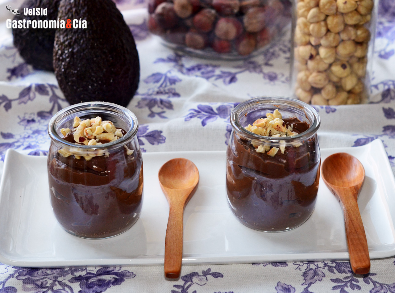 Mousse de aguacate, chocolate y avellana