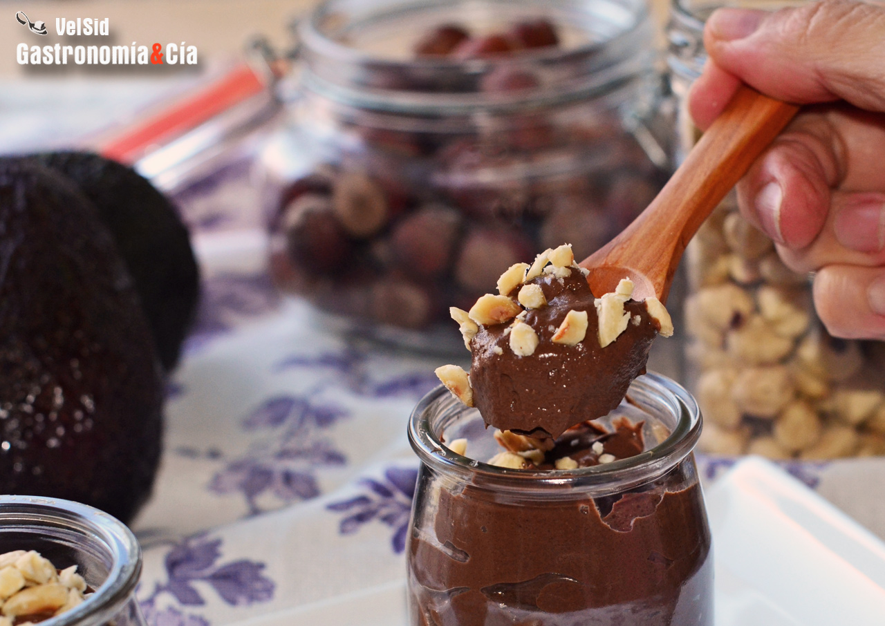 Mousse de aguacate, chocolate y avellana