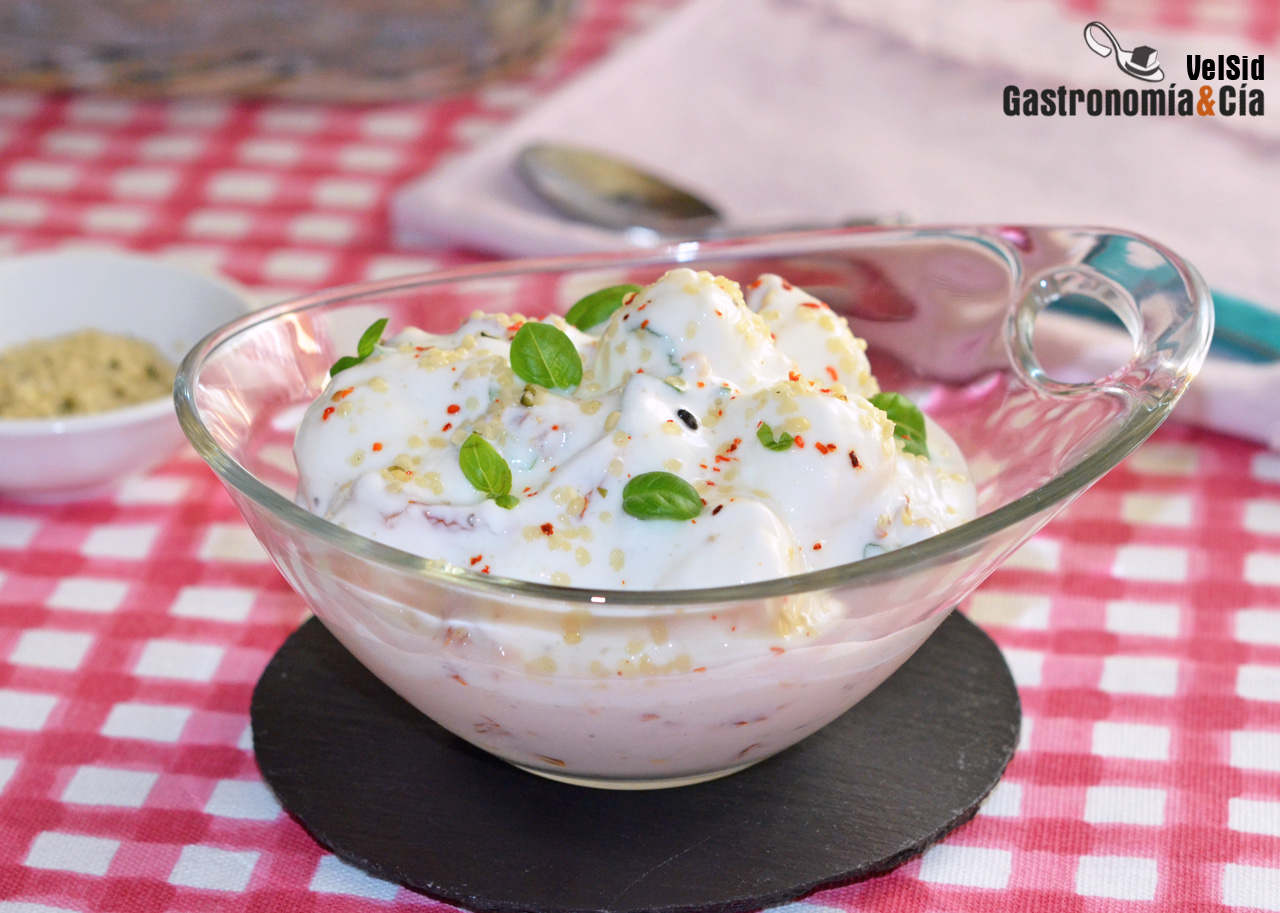 Mozzarella marinada con tomates secos y albahaca