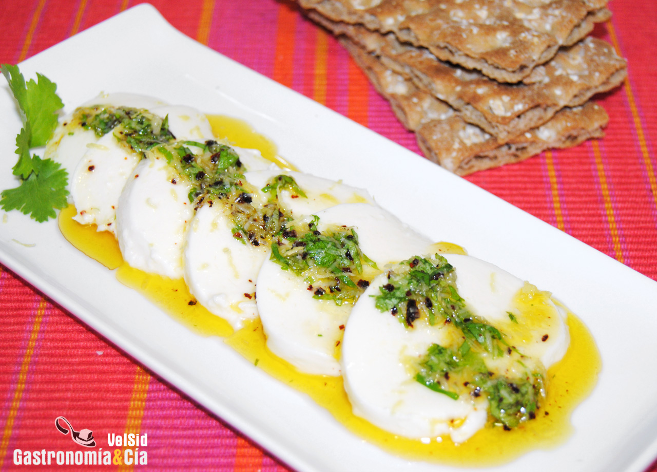 Mozzarella con cilantro y limón