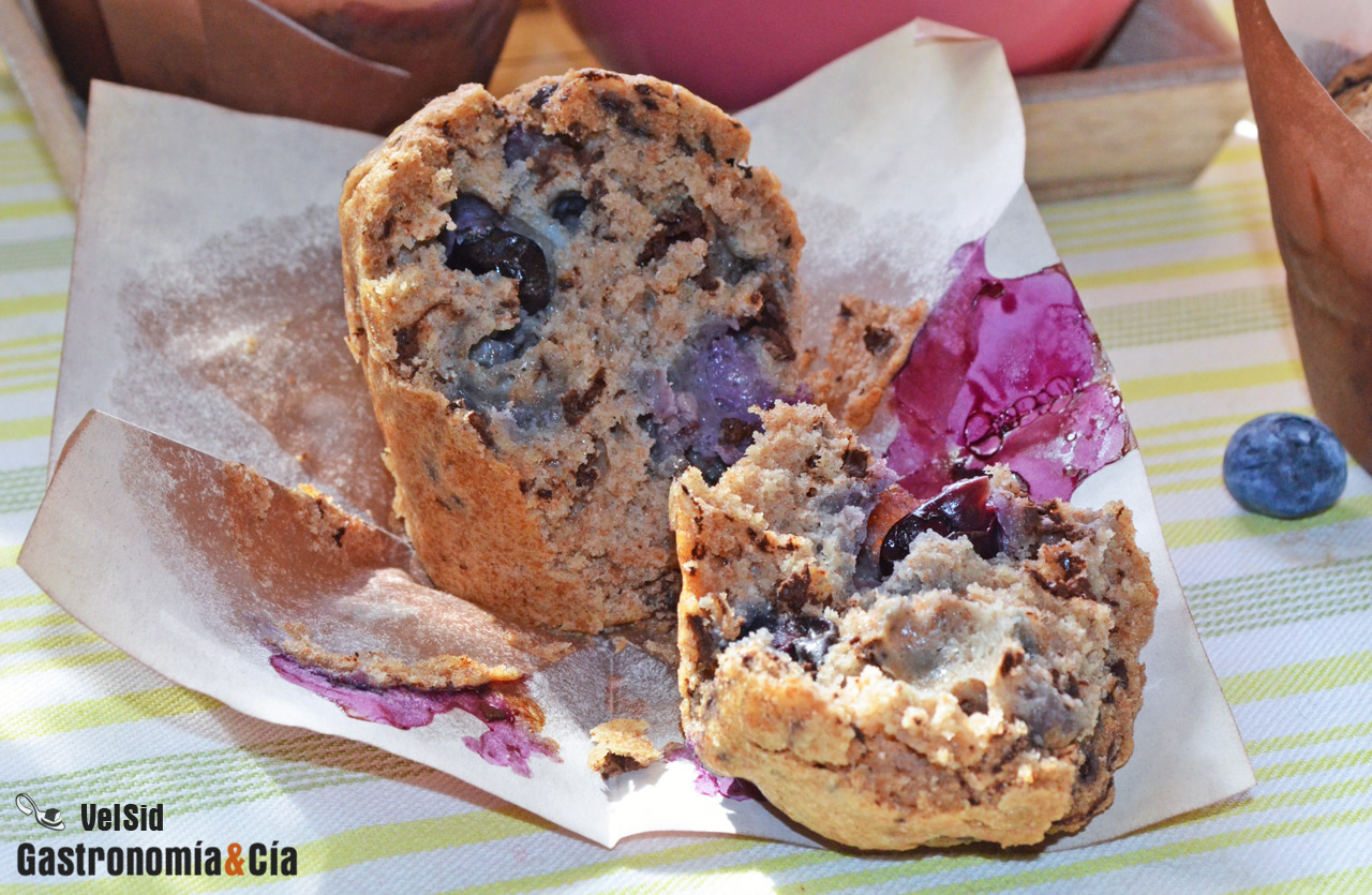 Muffins de espelta con arándanos y chocolate