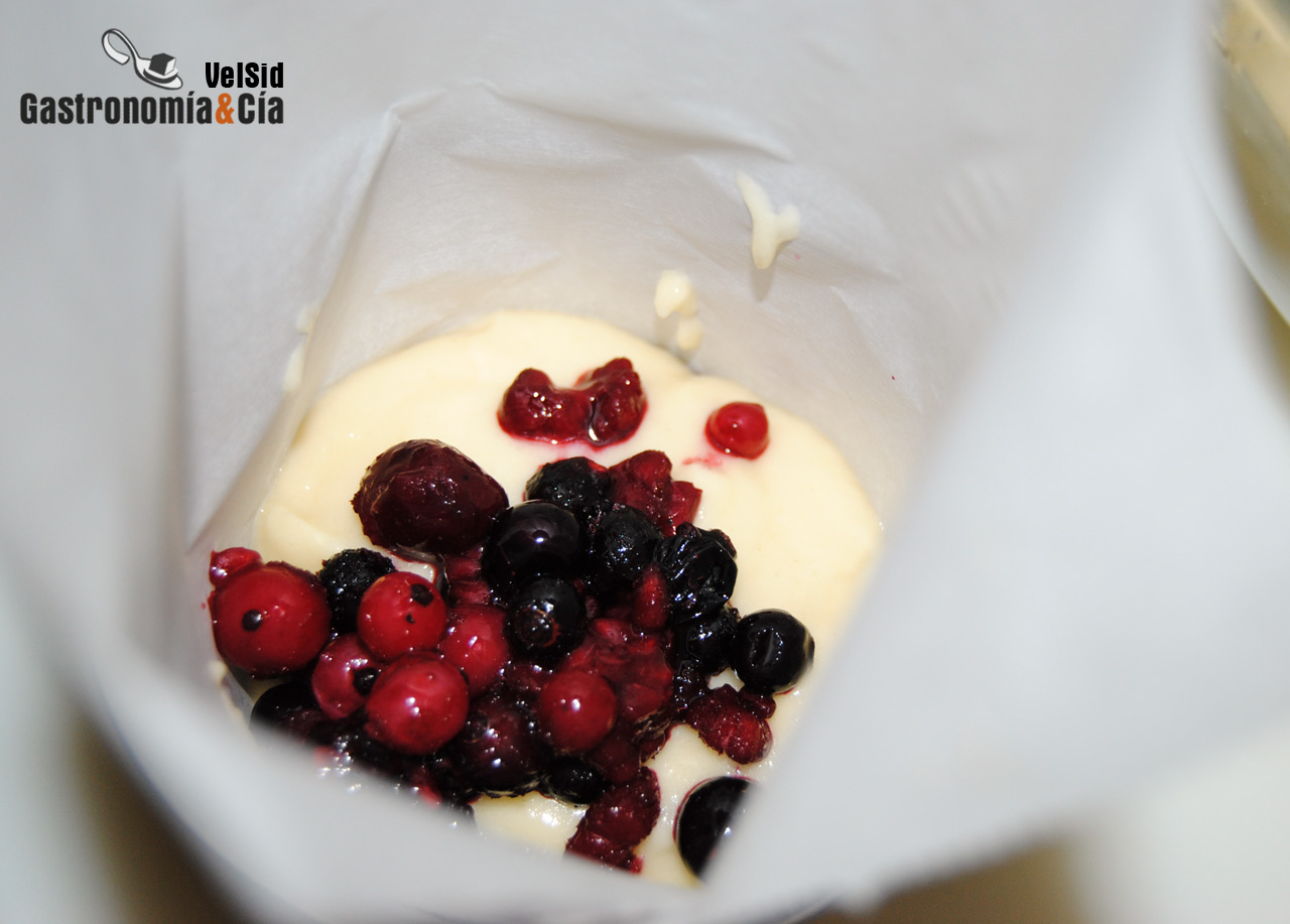 Muffins de chocolate blanco y frutos rojos