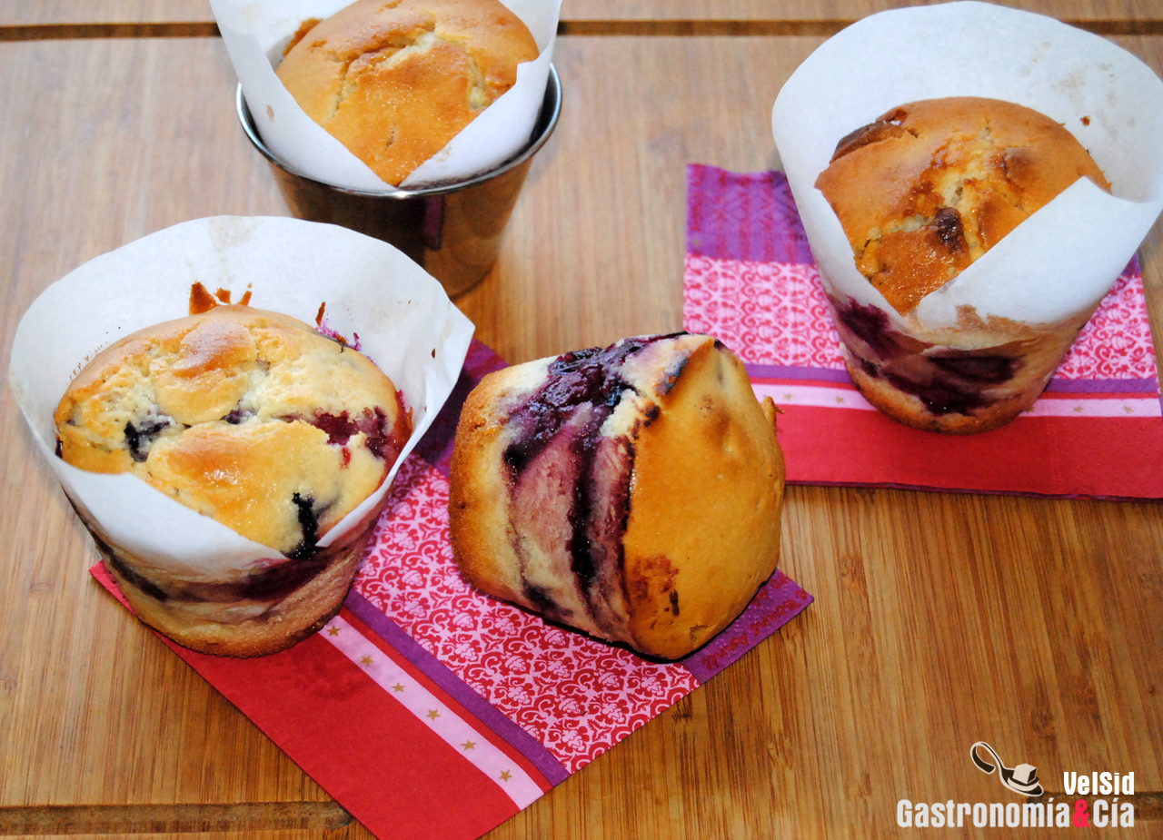 Muffins de chocolate blanco y frutos rojos