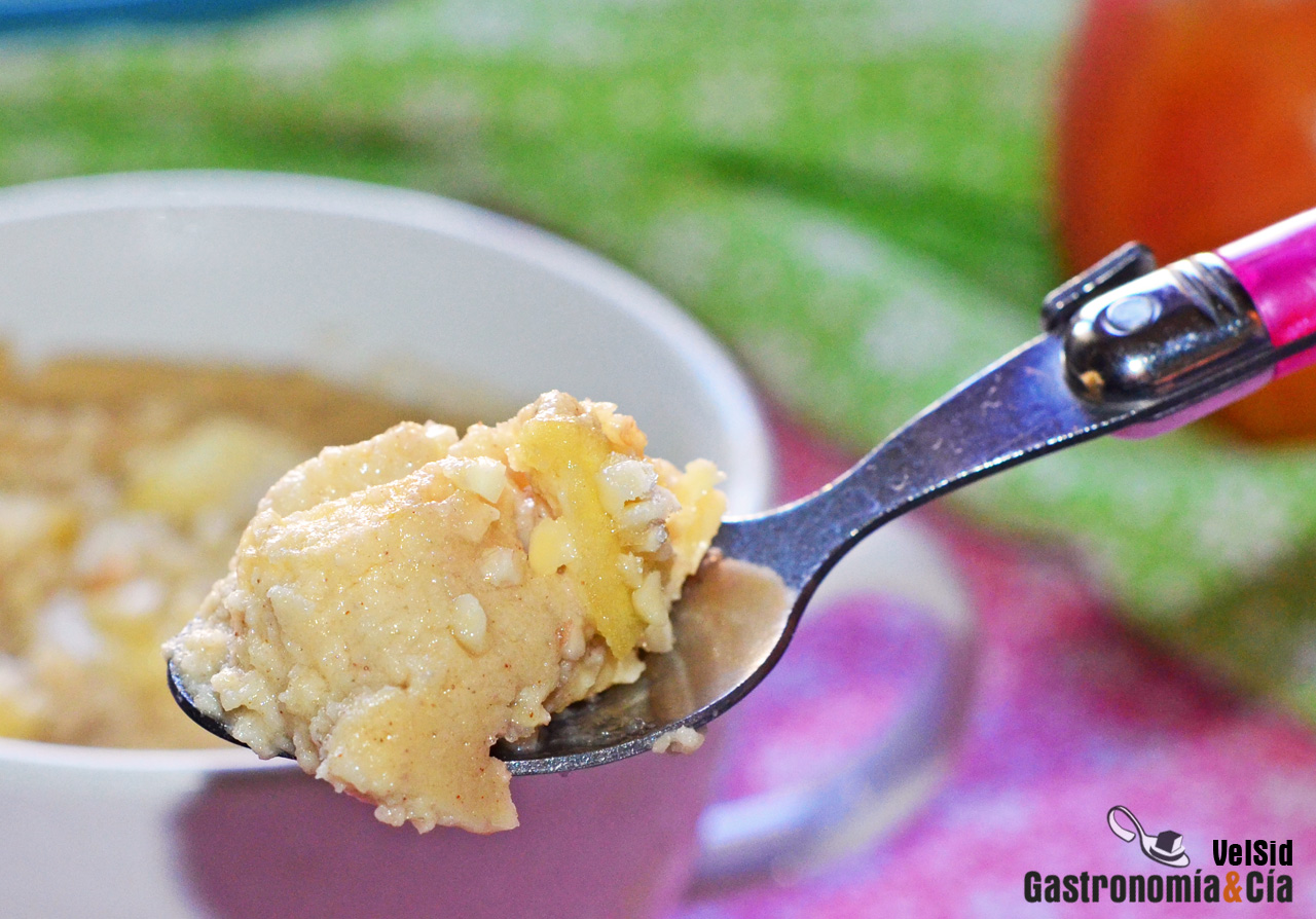 Mug cake de almendra con manzana