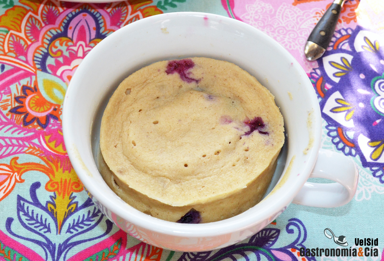 Mugcake de arándanos y nueces