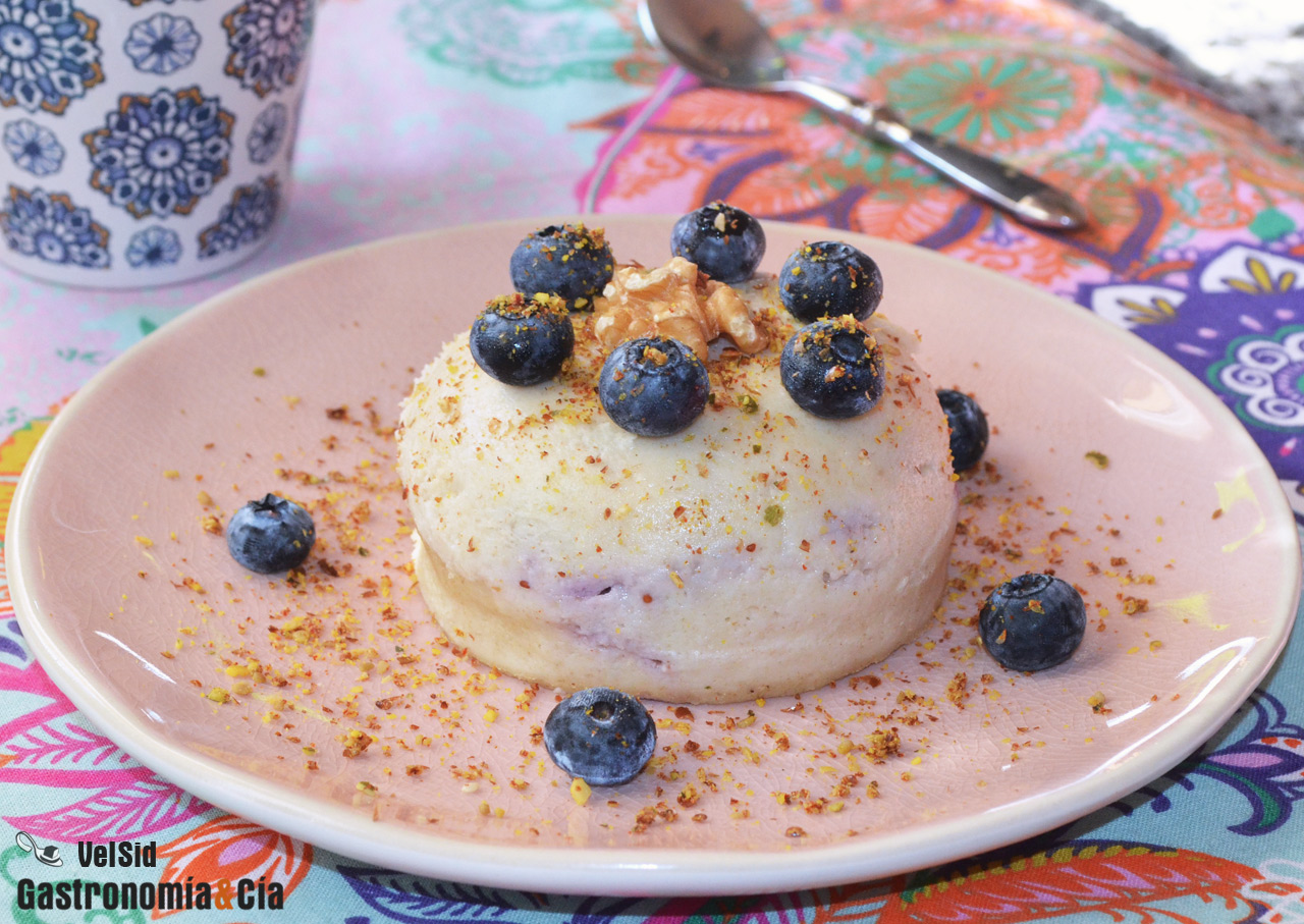 Mugcake de arándanos y nueces