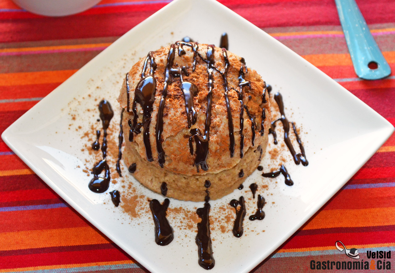 Mugcake de avena, canela, nueces y pasas