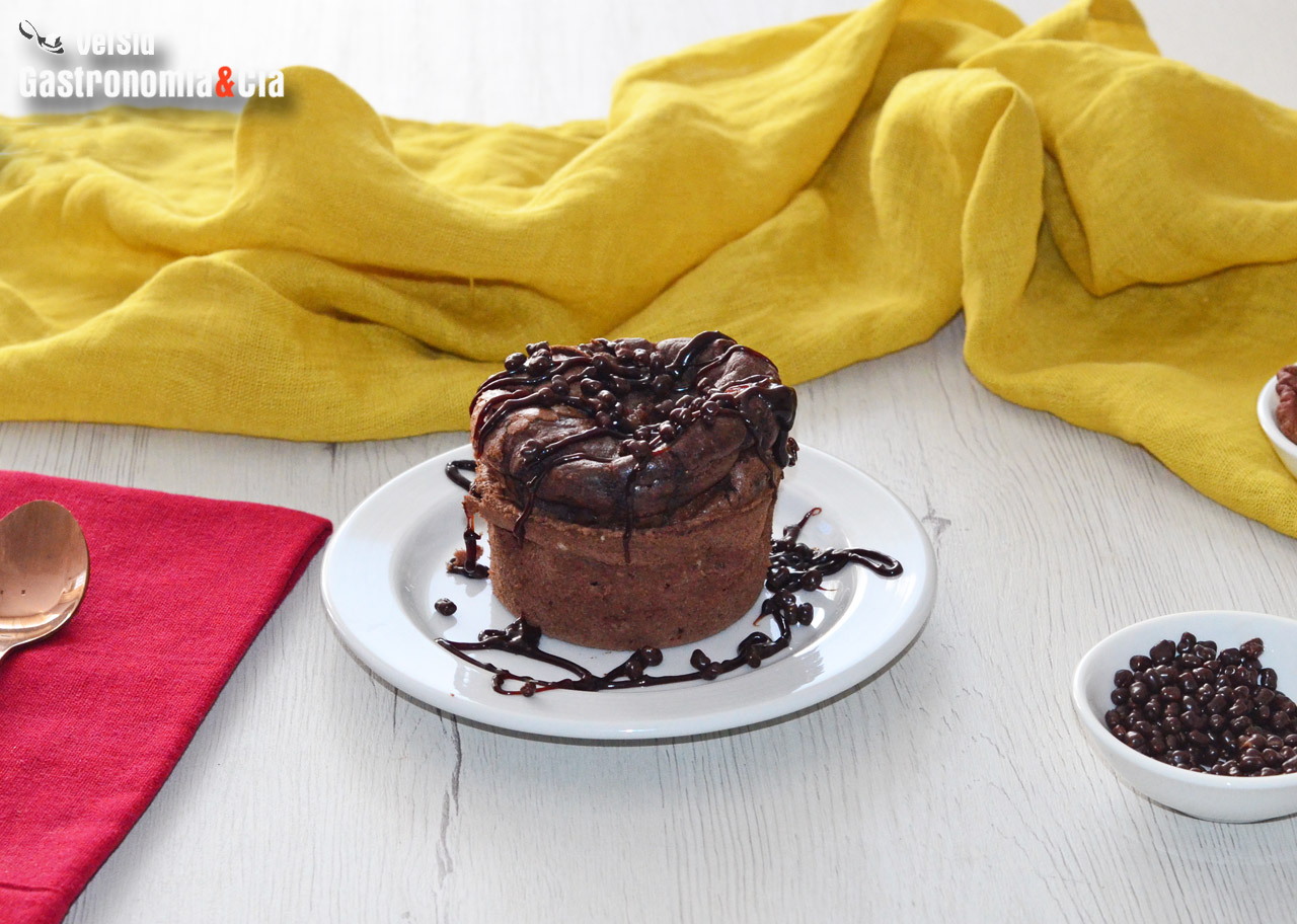 Mugcake de chocolate en freidora de aire