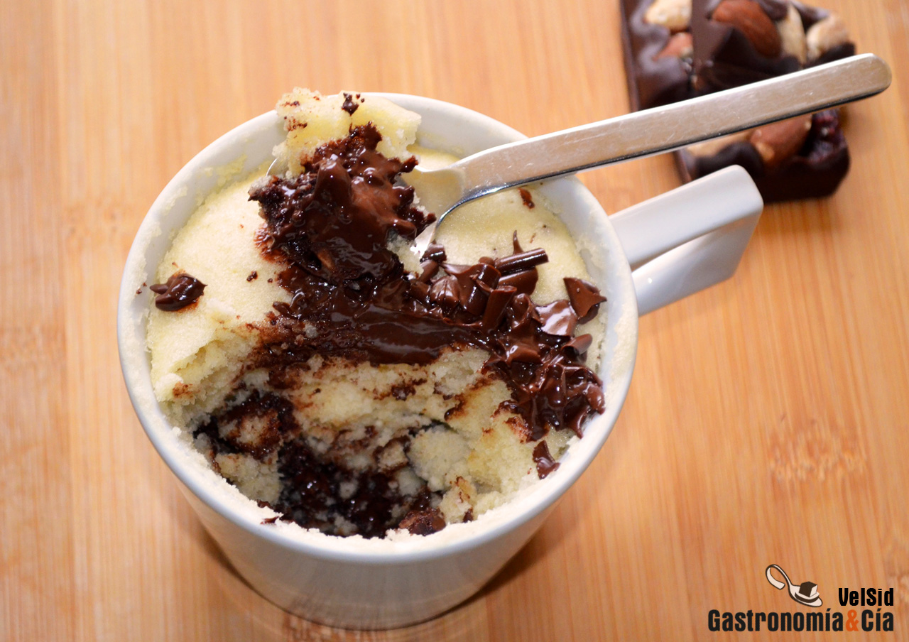 Mug cake con chocolate y frutos secos