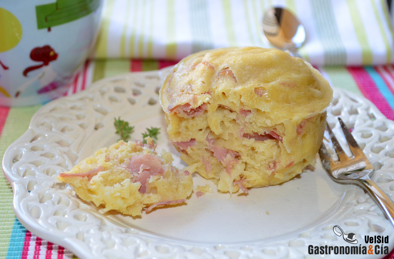 Mug cake de jamón y queso