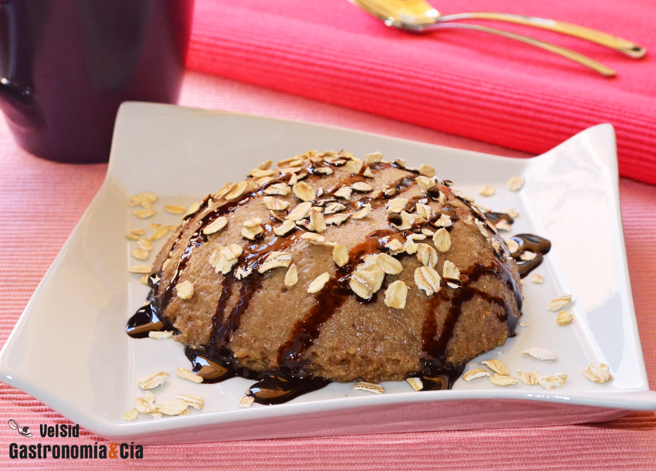 Mug cake de plátano y avena para dos