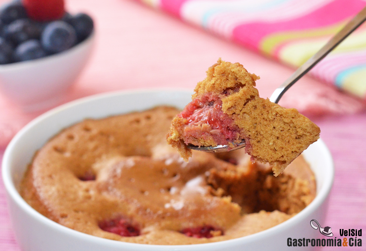 Mugcake de frutos rojos sin gluten