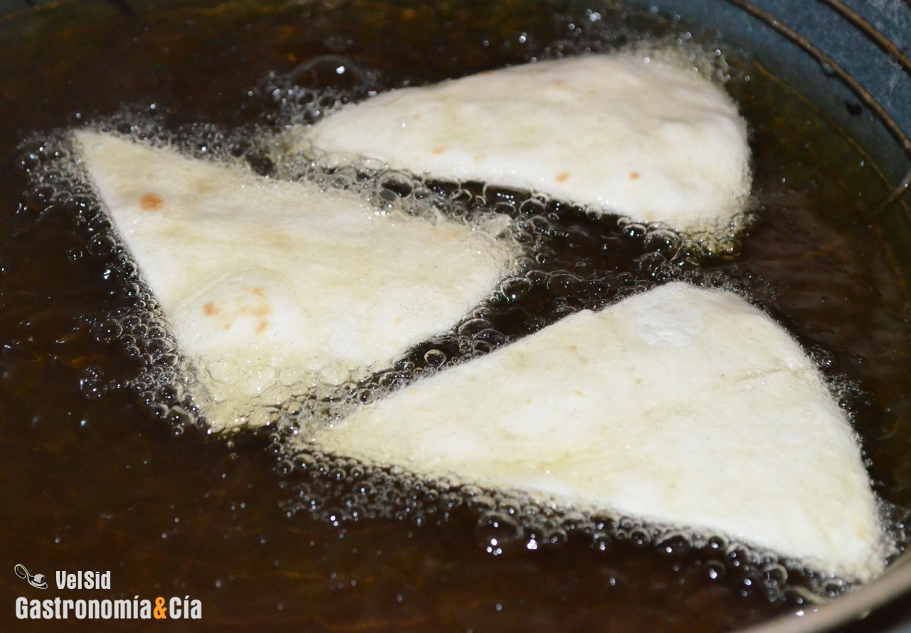 Tortillas mexicanas fritas para hacer nachos