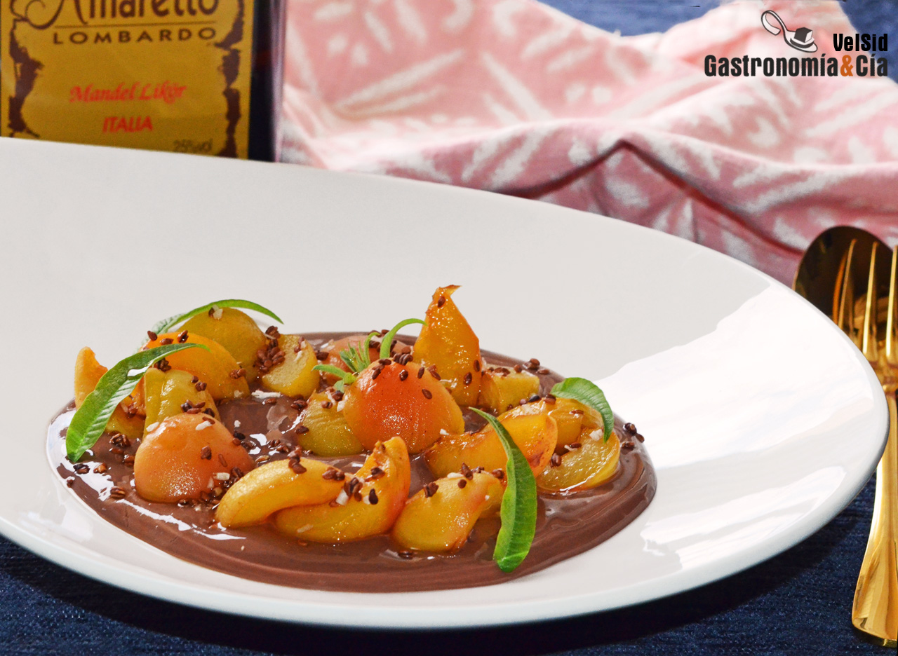 Natillas de chocolate y albaricoques al amaretto
