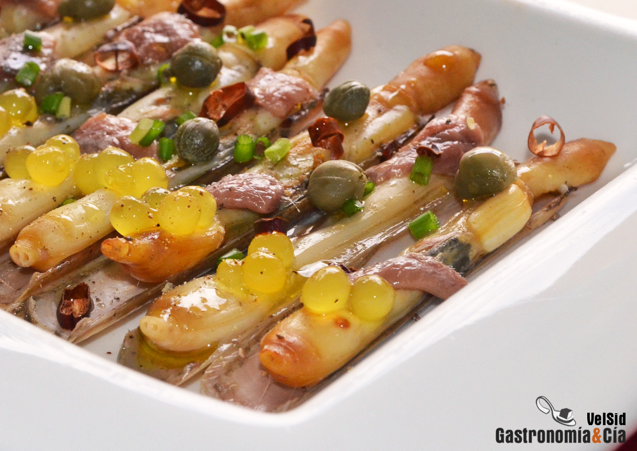 Navajas a la parrilla con anchoas y lima-limón