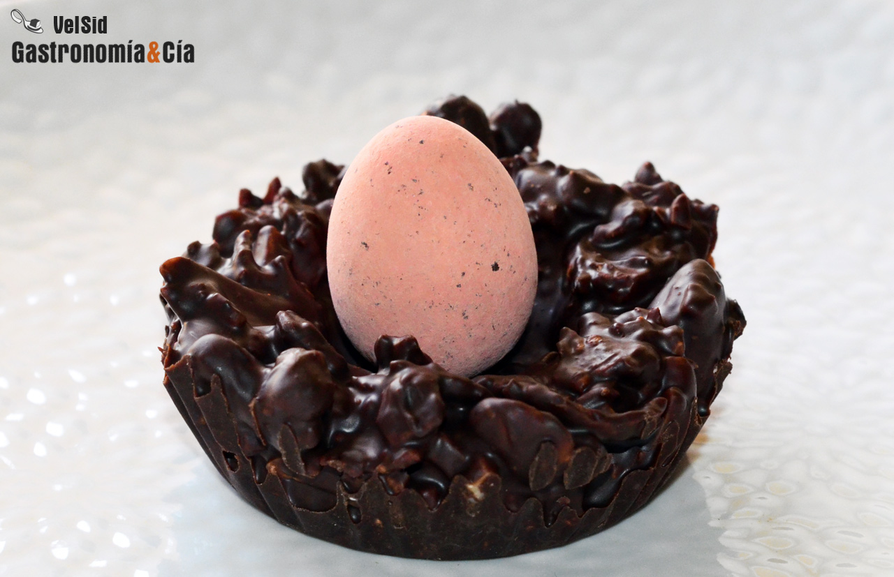 Nidos de Pascua de chocolate y frutos secos