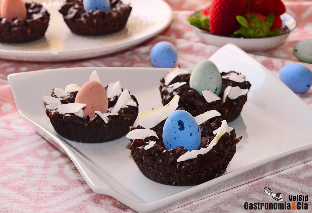 Nidos de Pascua de chocolate y frutos secos