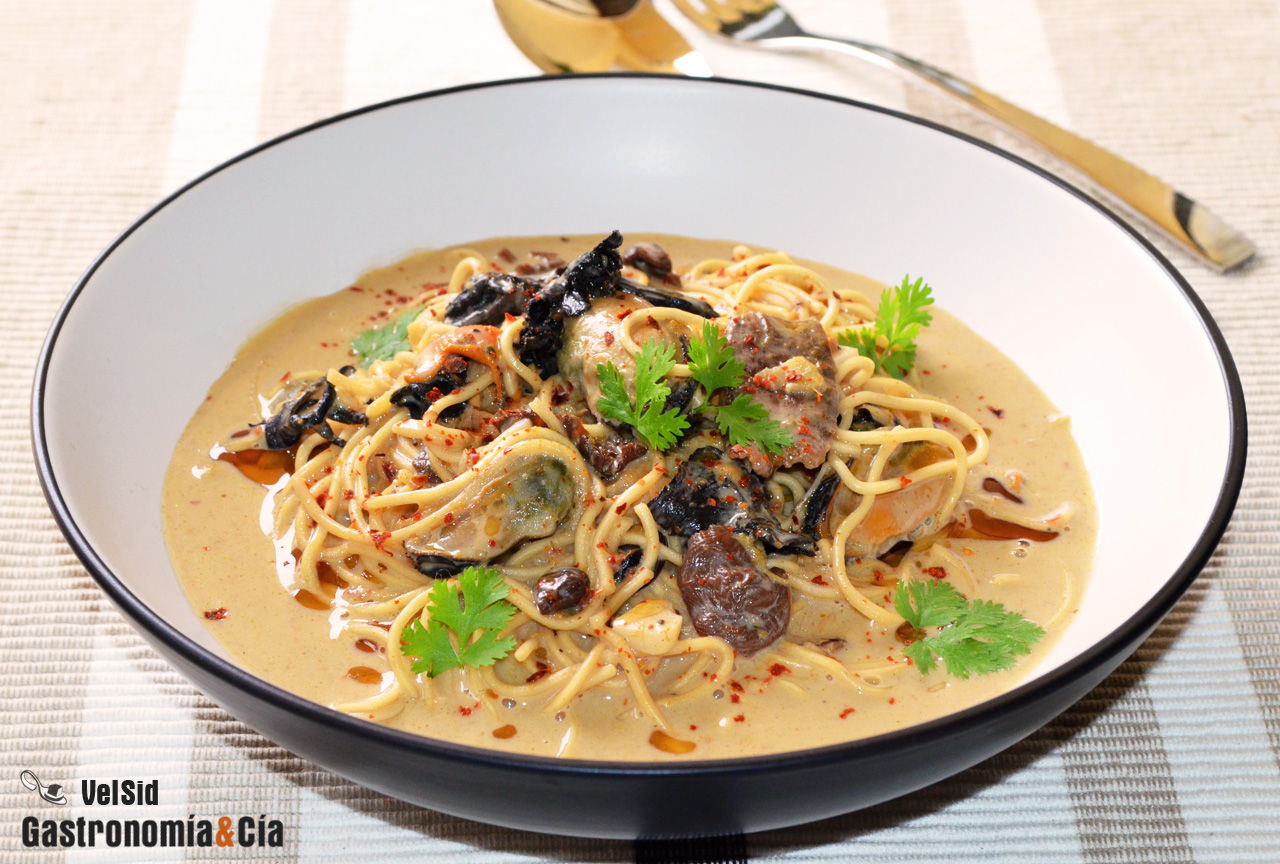 Noodles con setas y mejillones