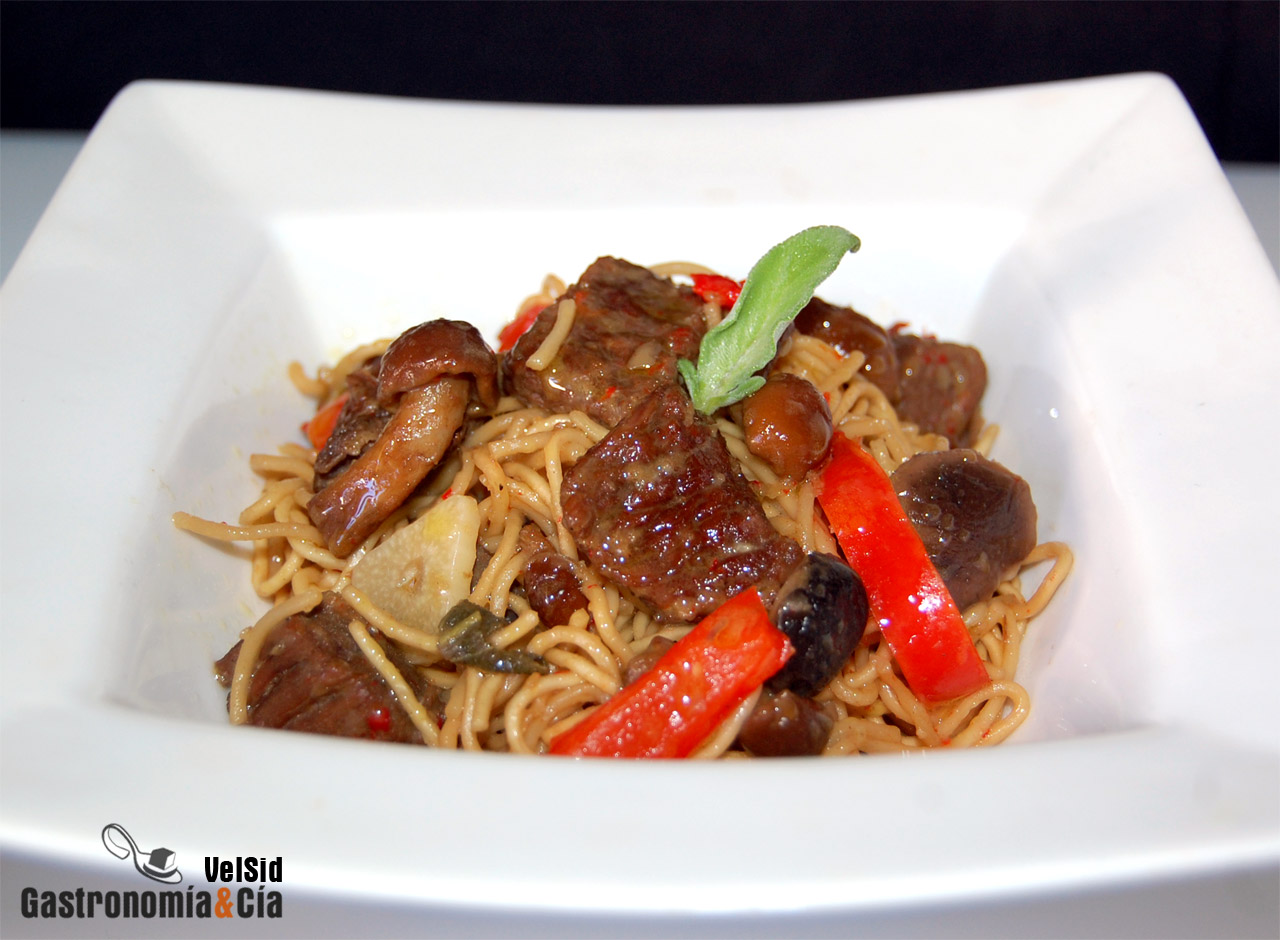 Noodles con ternera y setas