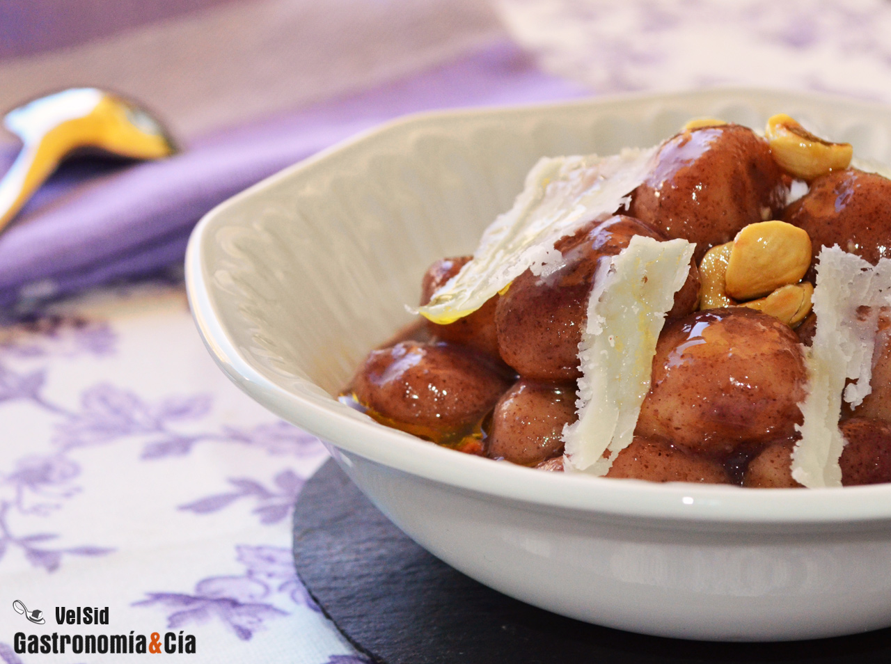Ñoquis con caldo de arroz venere