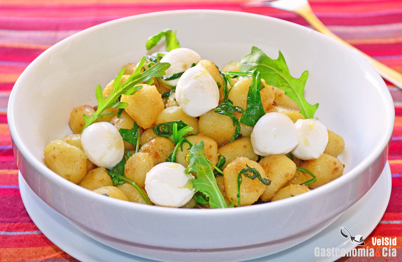 Ñoquis con rúcula y anchoas