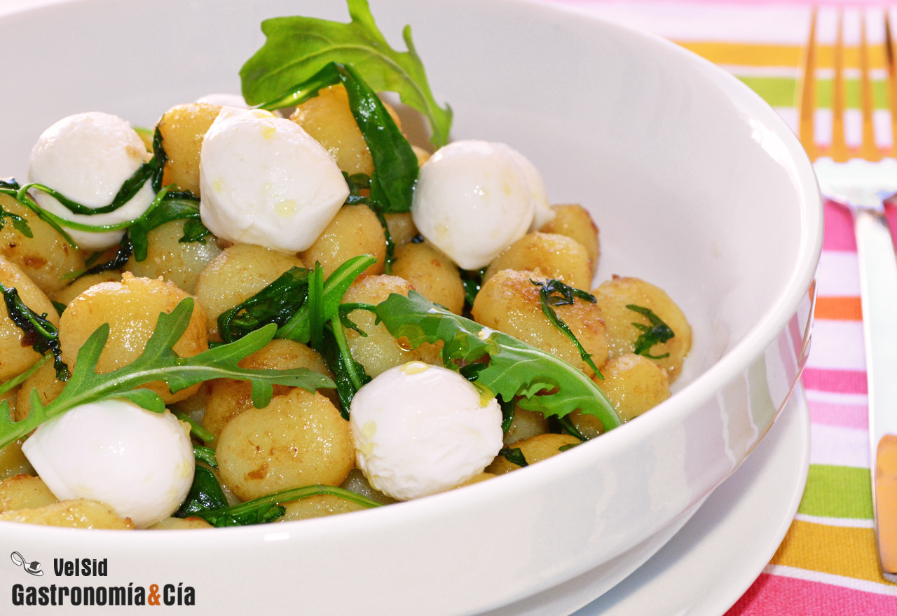 Ñoquis con rúcula y anchoas