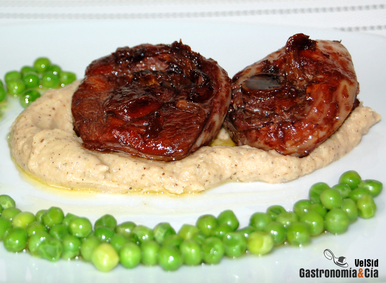 Ossobuco al vino tinto con puré de apionabo