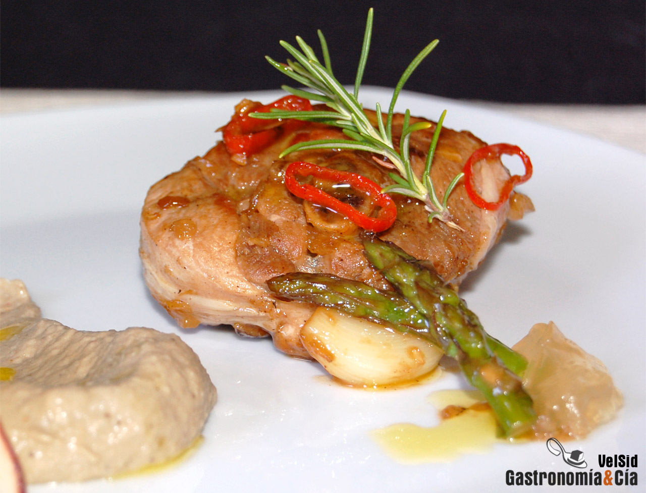 Ossobuco con romero, jengibre y baba ghanoush