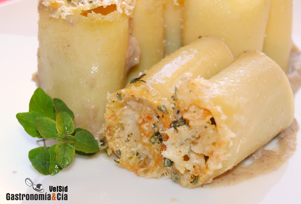 Paccheri rellenos de setas y coliflor