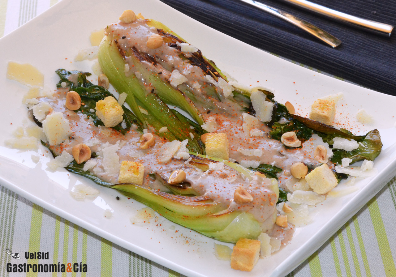 Pak choi con soubise de avellanas
