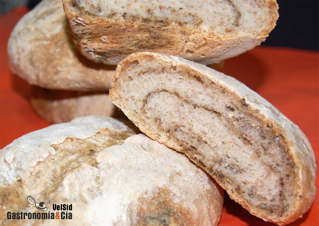 Pan de centeno y tapenade