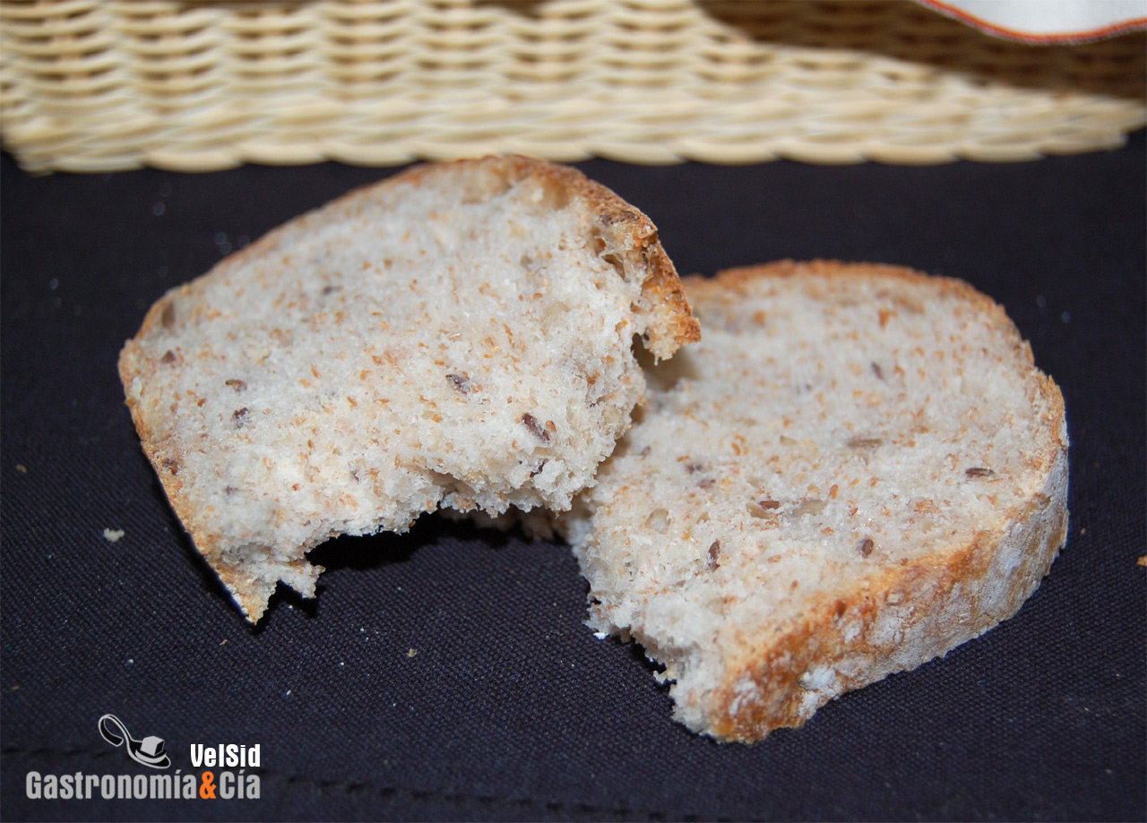 Pan integral con pipas de girasol y semillas de lino