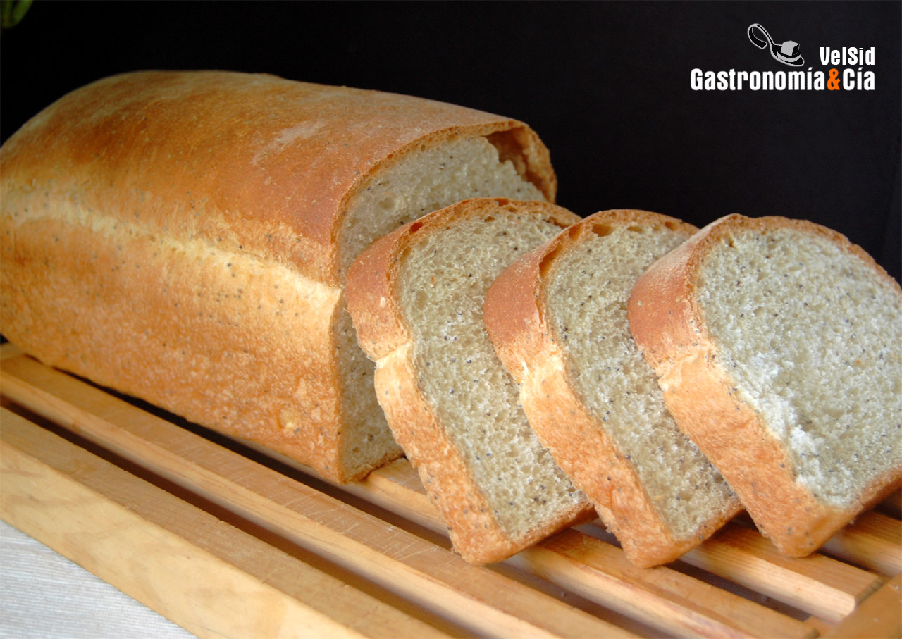 Pan de molde con semillas de amapola