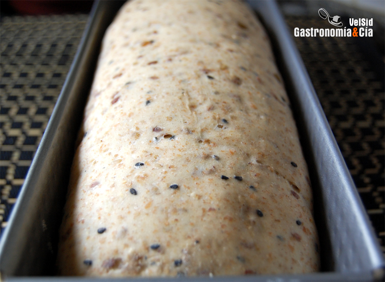 Pan de molde integral con semillas