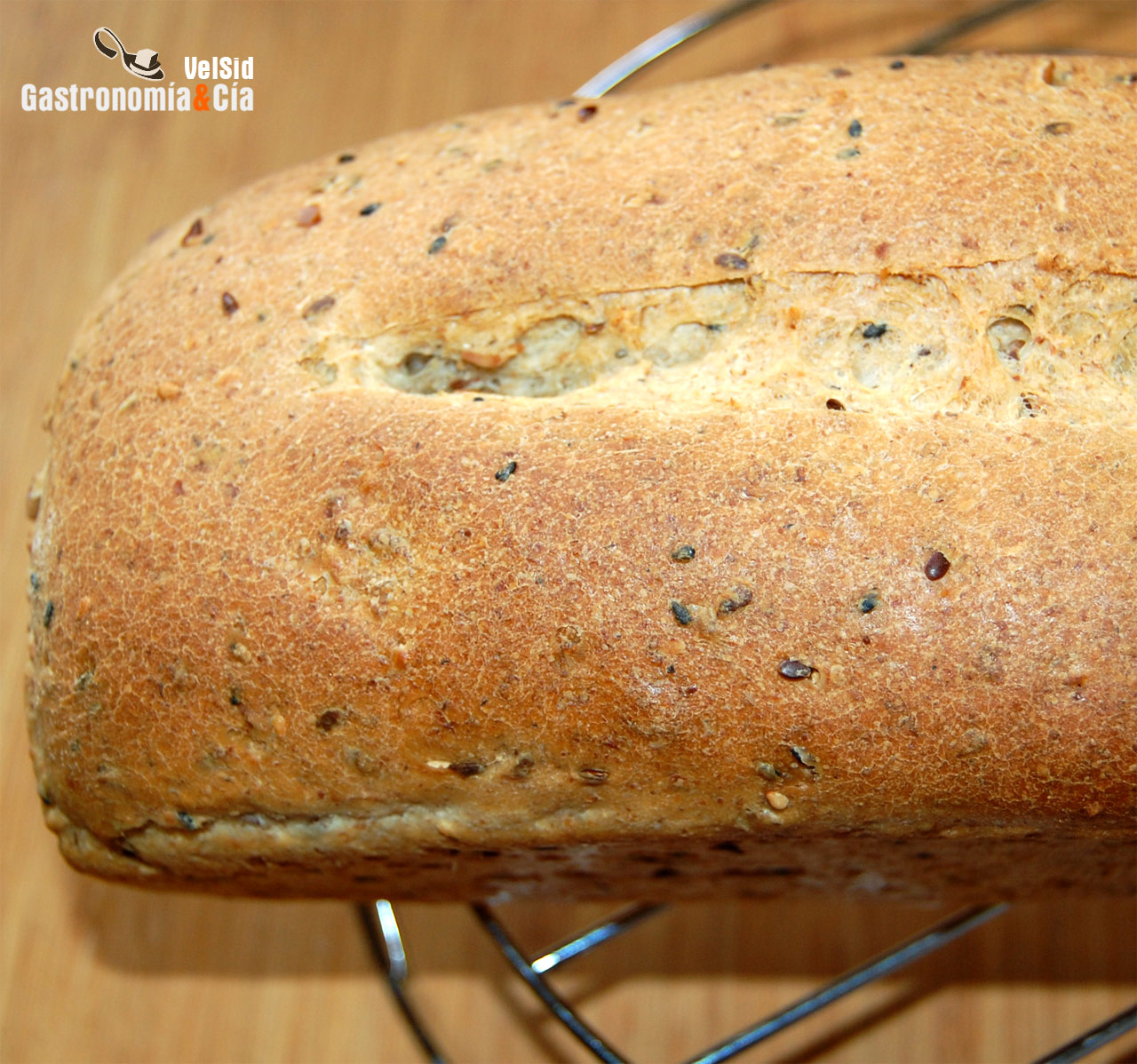 Pan de molde integral con semillas