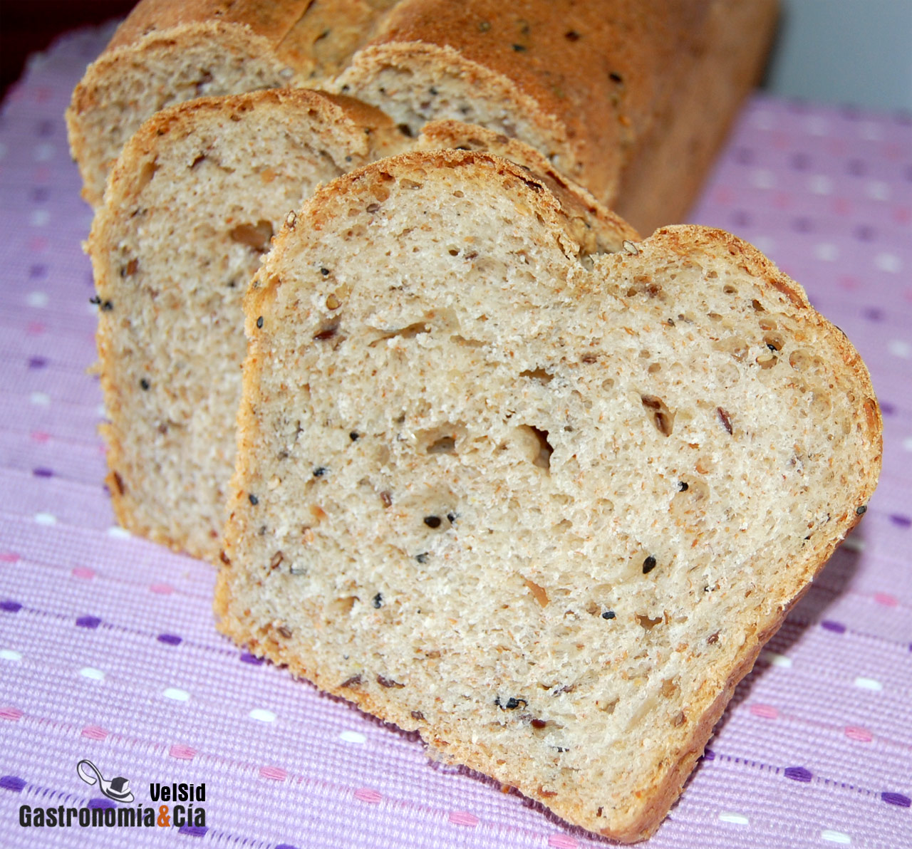 Pan de molde integral con semillas