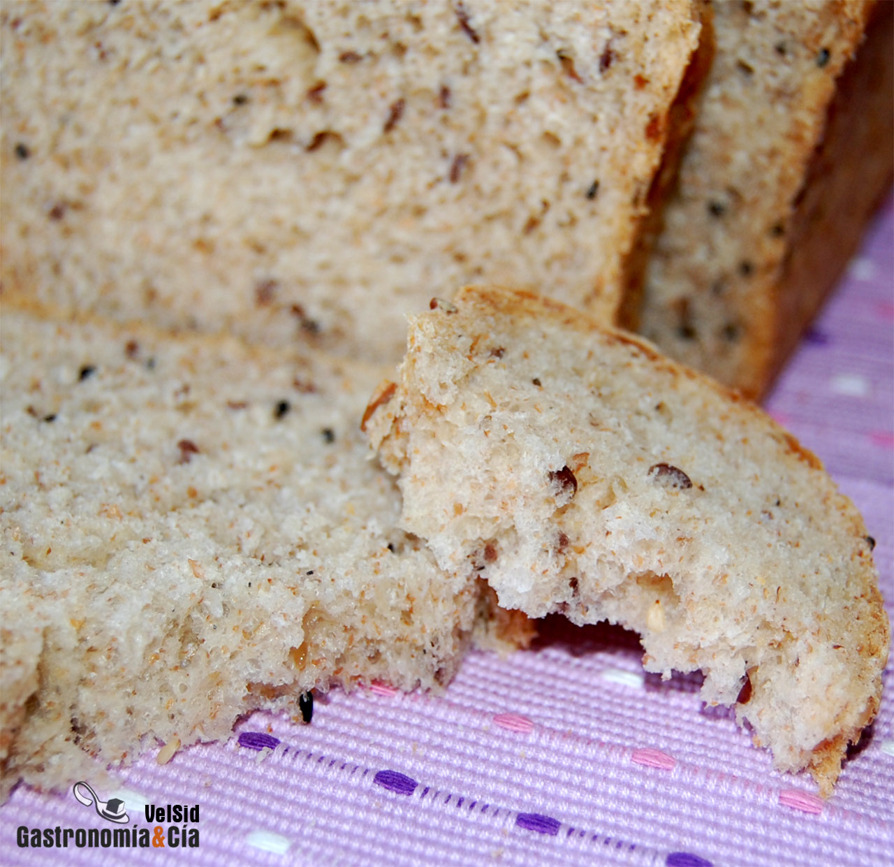 Pan de molde integral con semillas