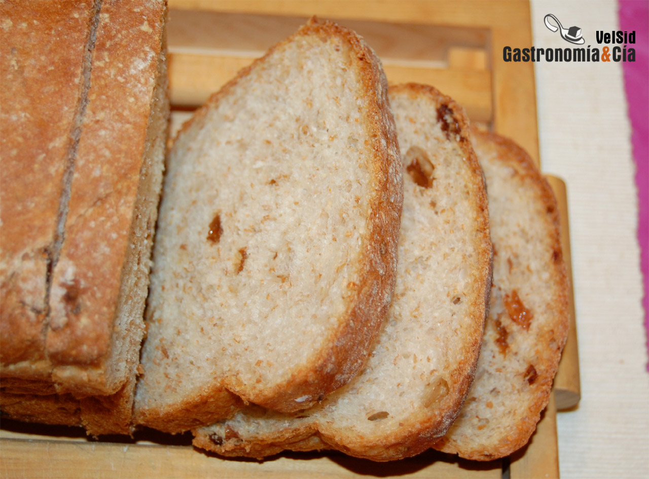 Pan de molde con pasas y yogur