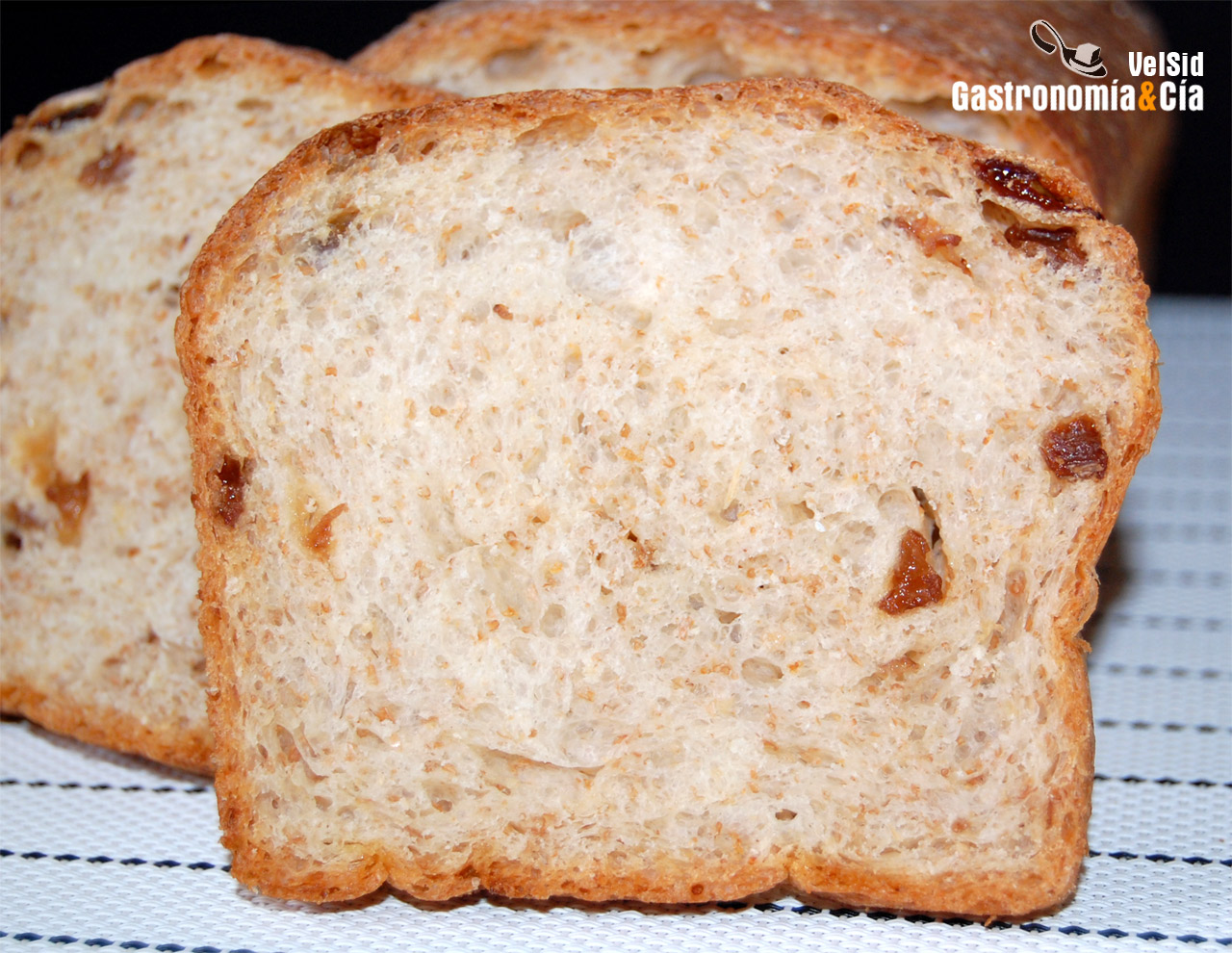 Pan de molde con pasas y yogur