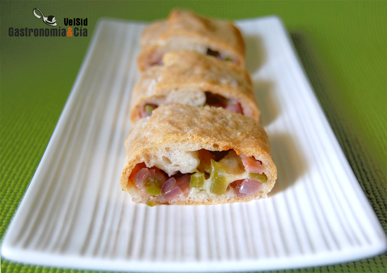 Pan relleno de bacon y pimiento