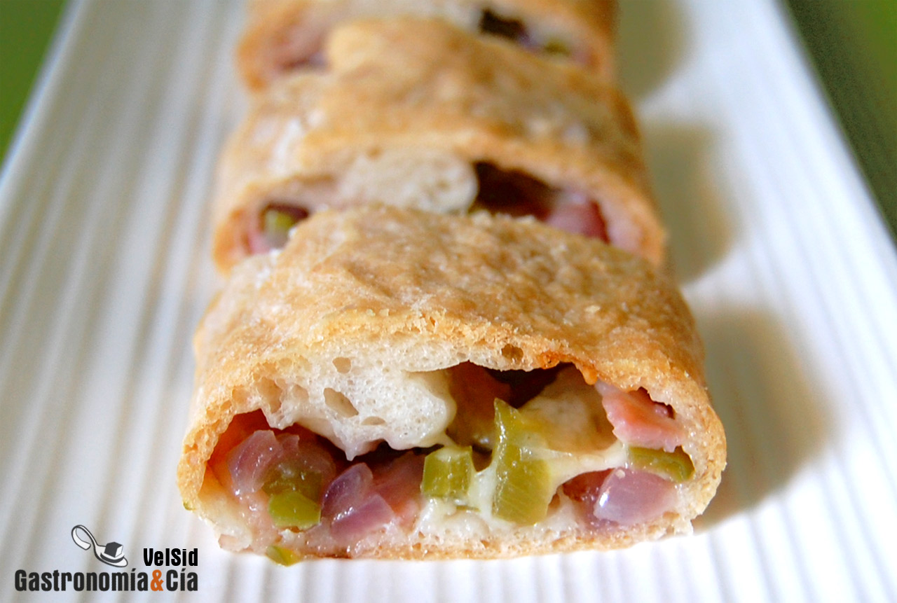 Pan relleno de bacon y pimiento