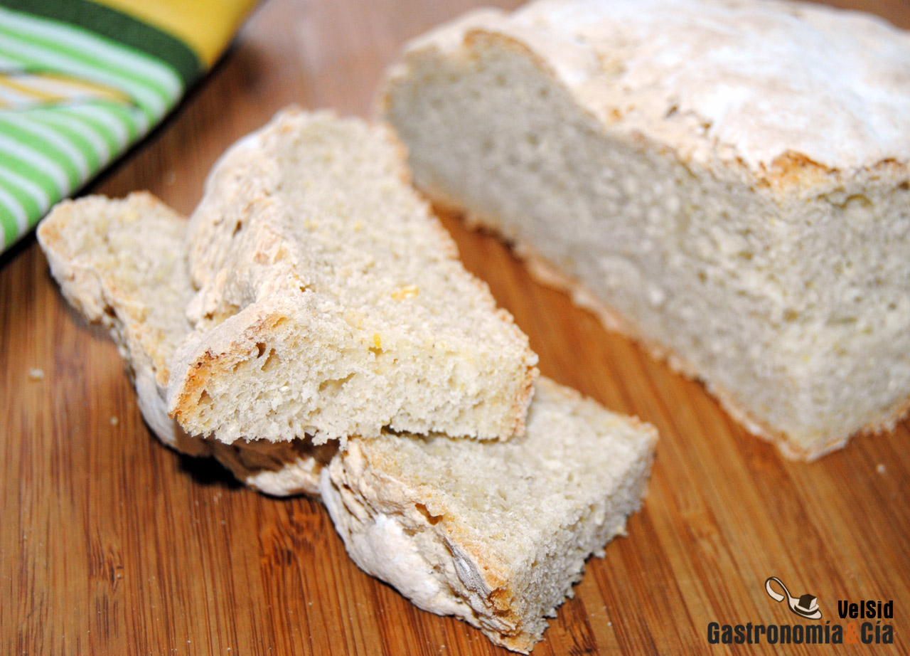 Pan rústico de trigo y maíz integral