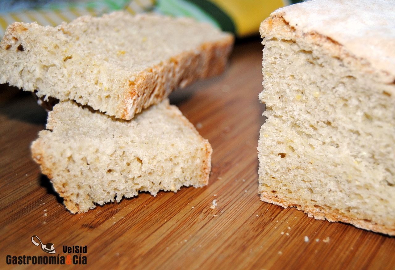 Pan rústico de trigo y maíz integral