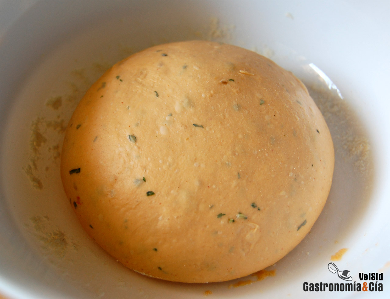 Pan de tomate y albahaca