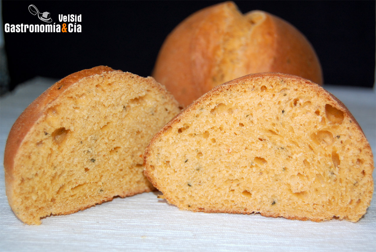 Pan de tomate y albahaca