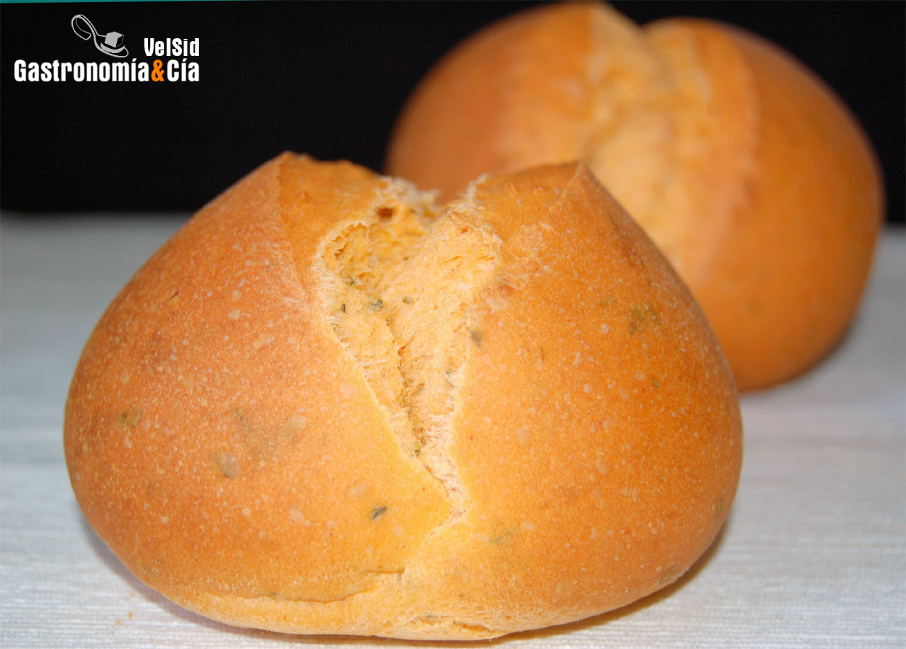 Pan de tomate y albahaca