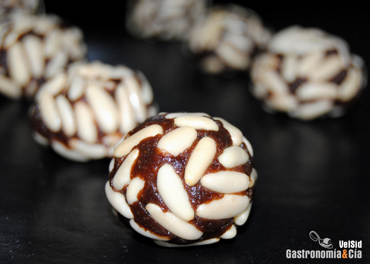 Panellets de chocolate y naranja