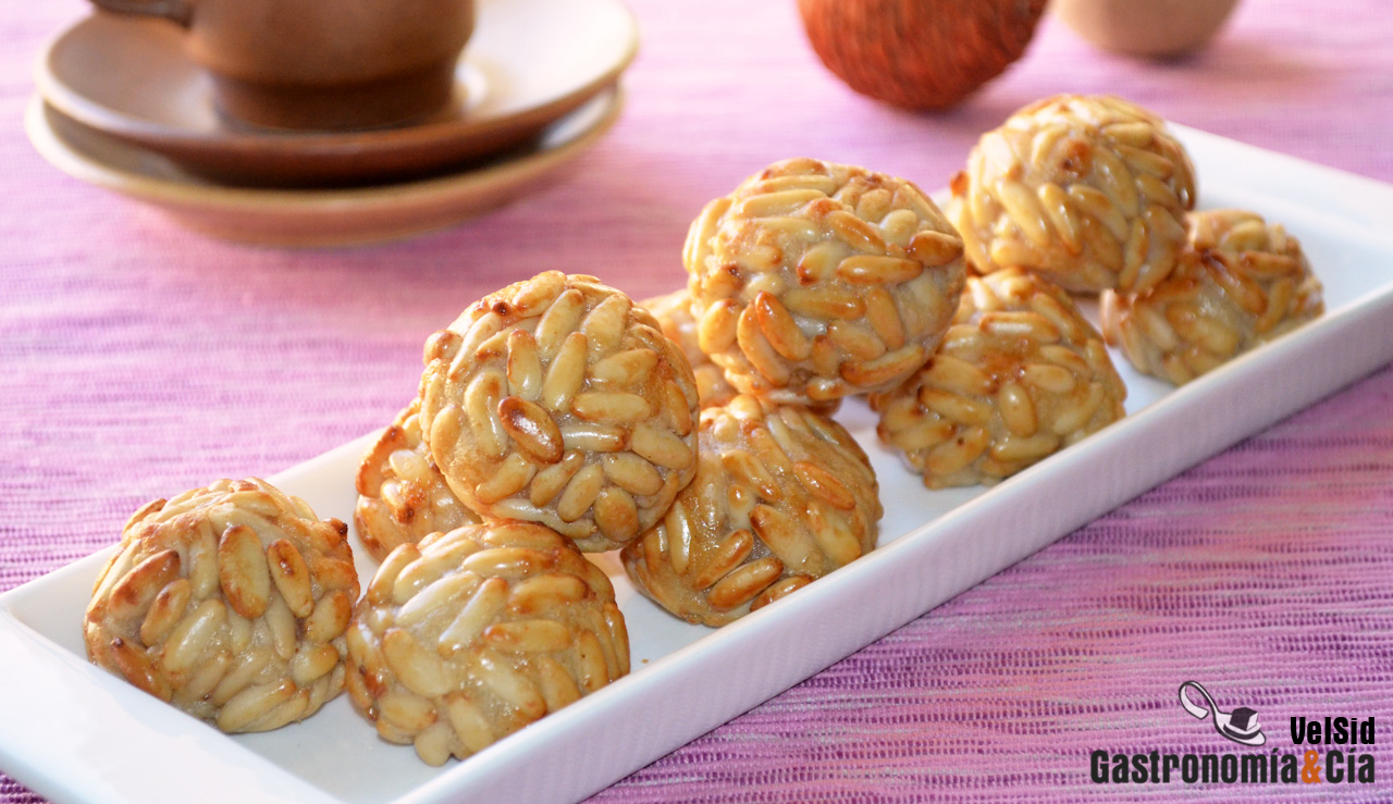 Receta de Panellets con piñones y naranja confitada