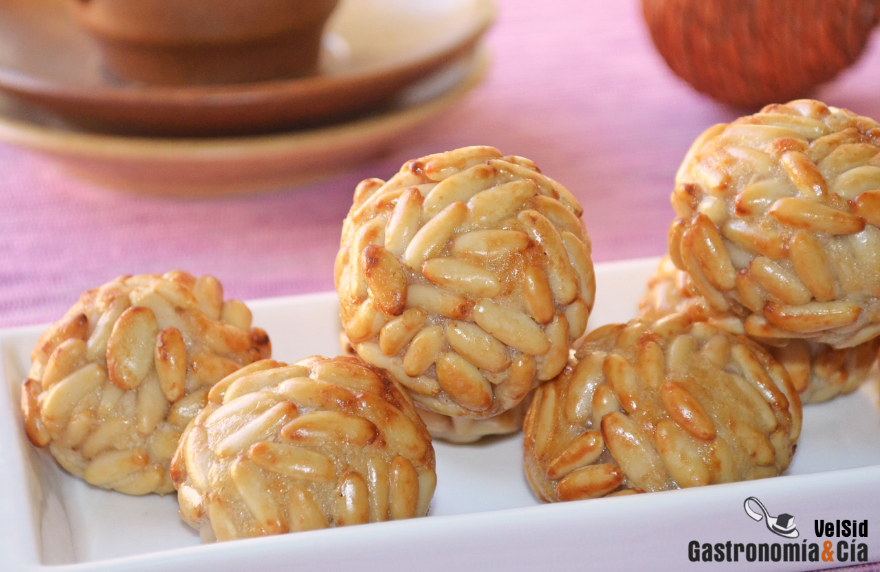 Receta de Panellets con piñones y naranja confitada